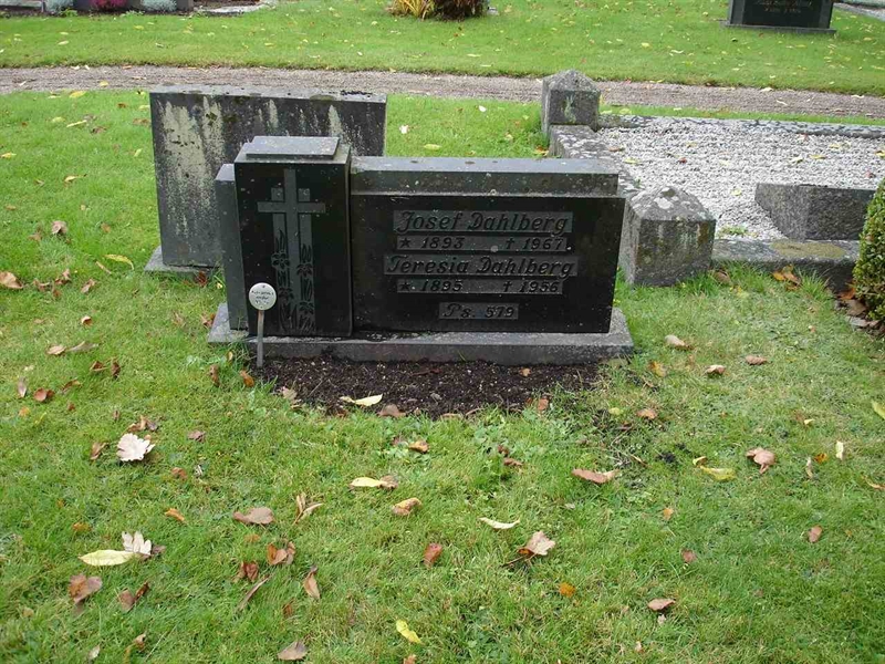 Grave number: HK G   117, 118