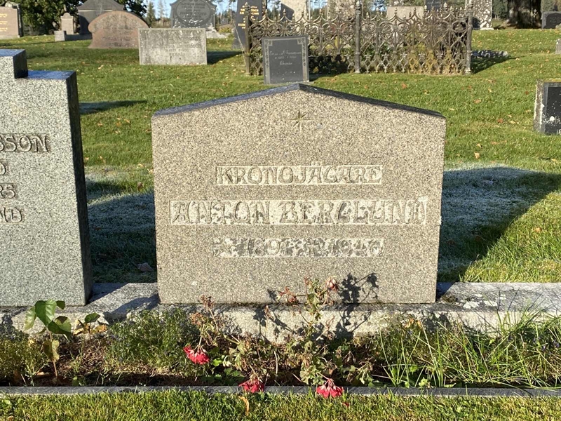 Grave number: 4 Ga 01    27-30
