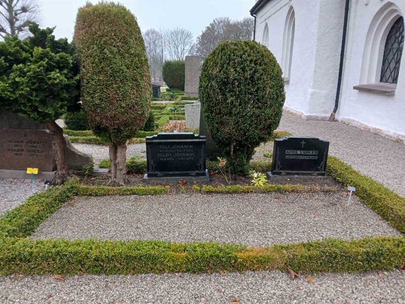 Grave number: FE A   112, 113, 114