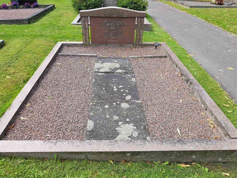 Grave number: 06 60215