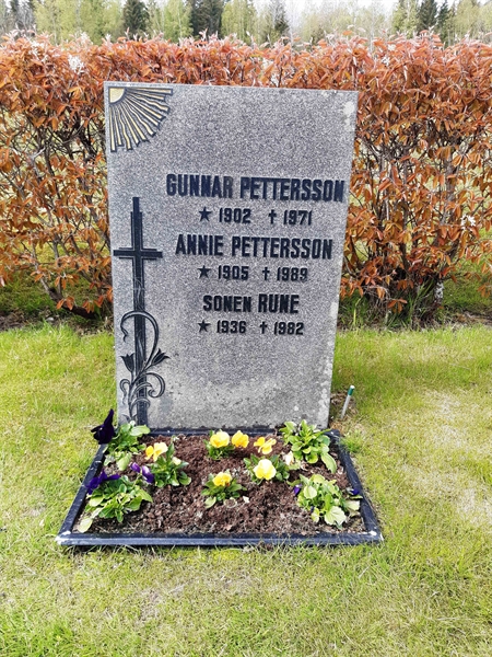 Grave number: KA 07    33