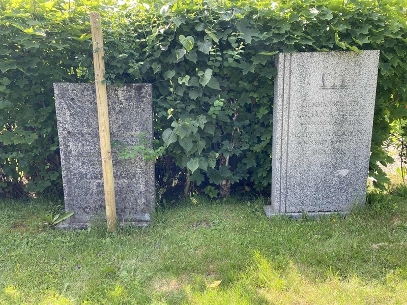 Grave number: 8 1 02    55-58