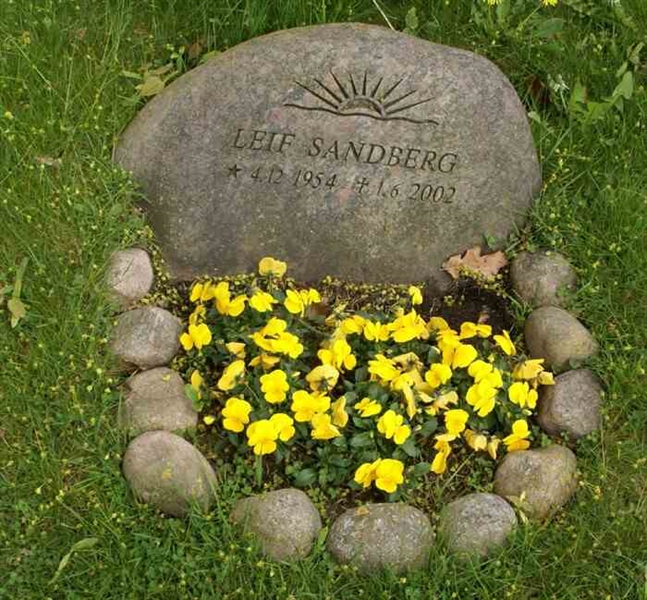 Grave number: SN L    16