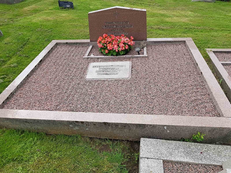 Grave number: 06 60748