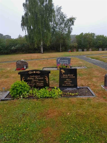 Grave number: HU 7    15, 16