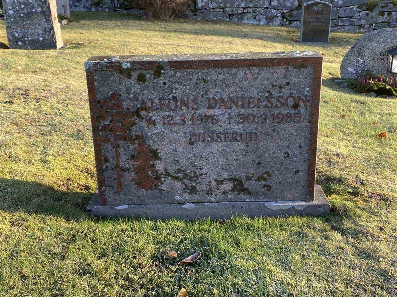 Grave number: 10 Ös 04   114