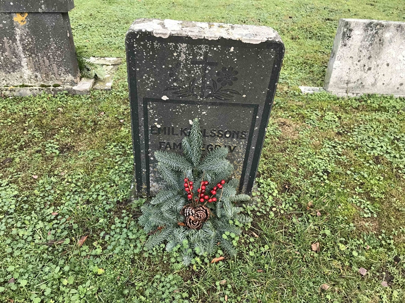 Grave number: L B    71