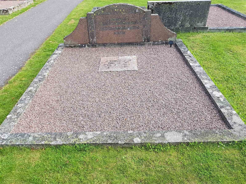 Grave number: 06 60118