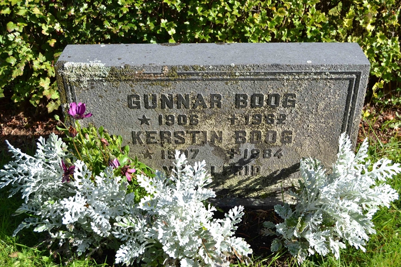Grave number: 4 H   304