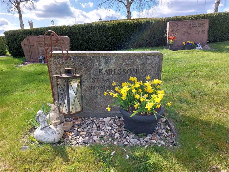 Grave number: HV 30   15, 16