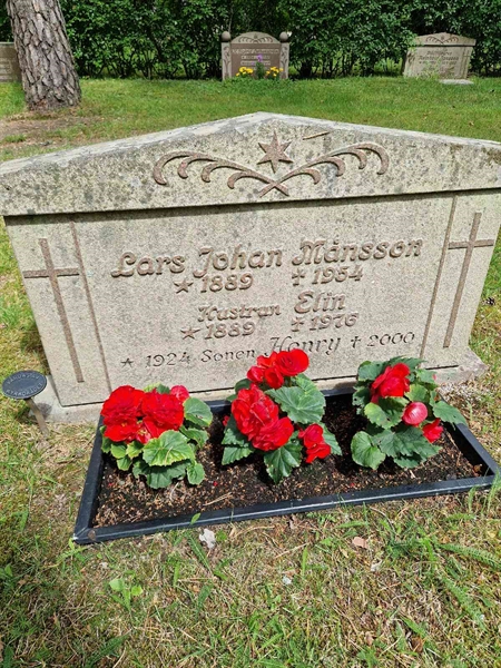 Grave number: 1 KV.3    43-44