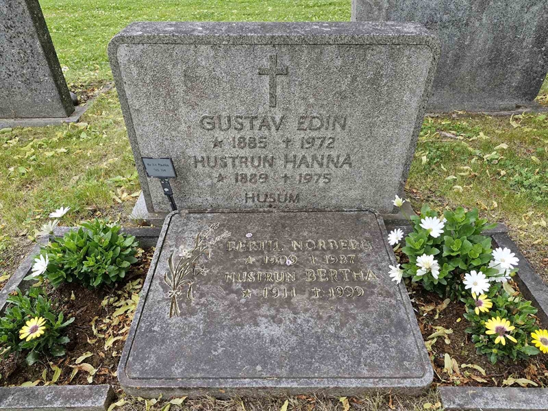 Grave number: GR PA   743-744