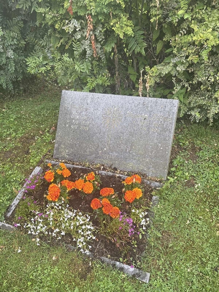 Grave number: 002 2   605