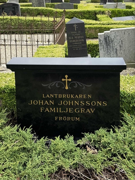 Grave number: FÅ D 5, 6, 7, 8