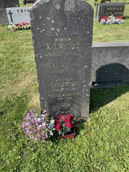 Grave number: N 5 1    17