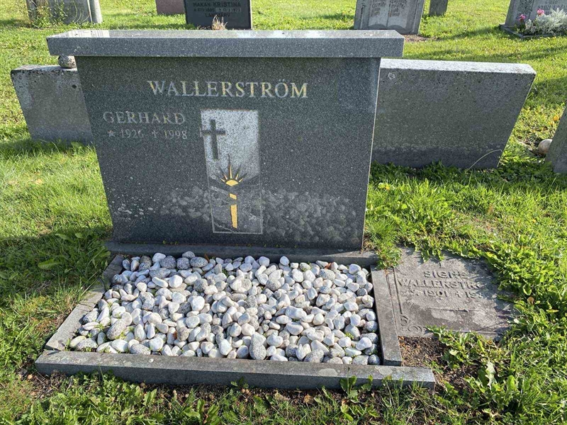 Grave number: 2 08 244
