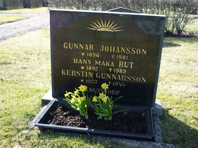 Grave number: ÖD 06  129, 130, 131
