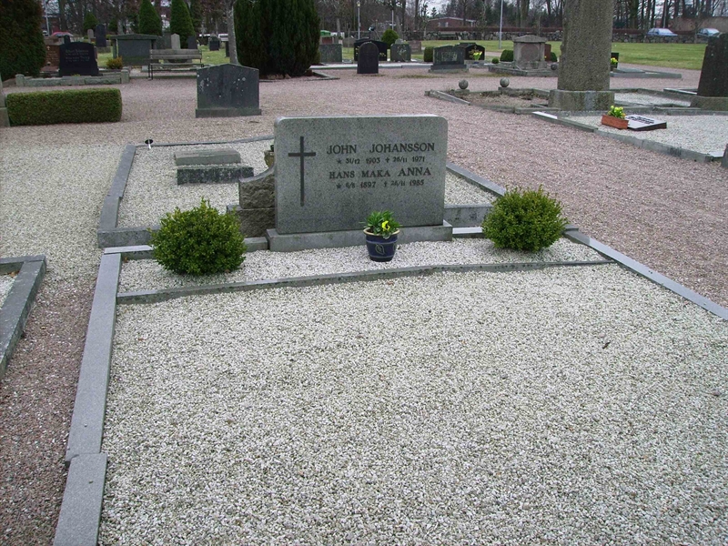 Grave number: LM 3 25  001