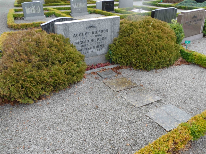 Grave number: ÖTN NSK2     5, 6, 7