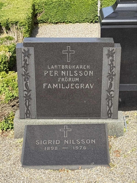Grave number: FÅ D 19, 20, 21