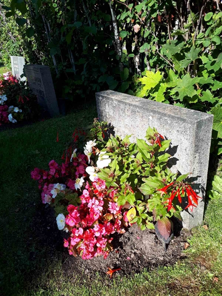 Grave number: NK F G    35