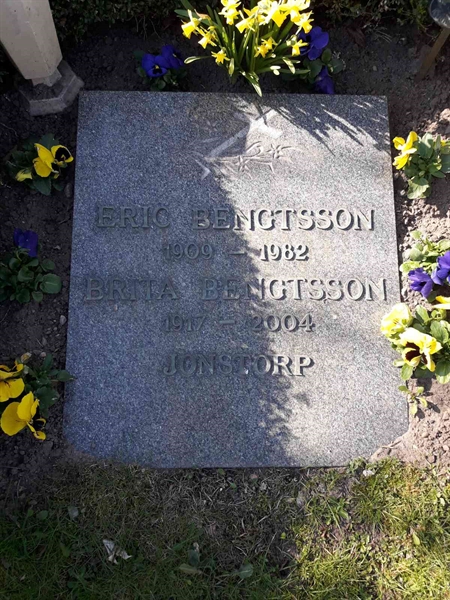 Grave number: TÖ 2    51