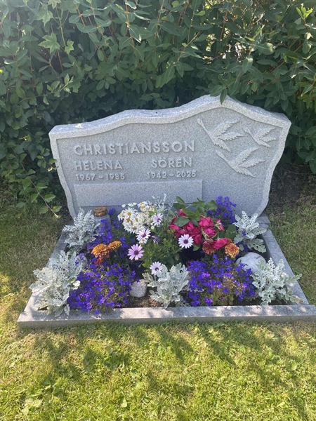 Grave number: 1 B1    32-33