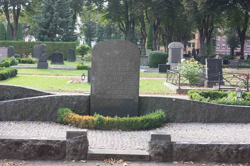 Grave number: Ö 12i   165, 166, 167, 168, 169