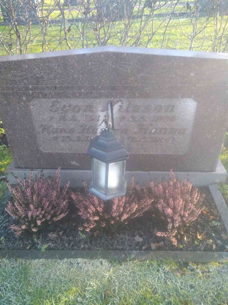 Grave number: H 103 032-33