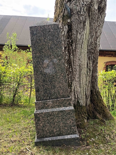 Grave number: SÖ 01    27-28