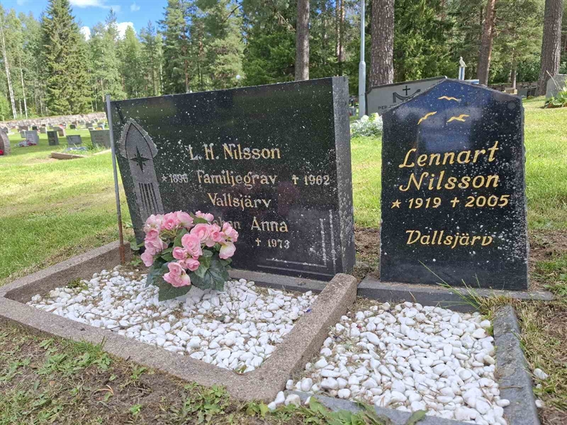 Grave number: 001 2   518