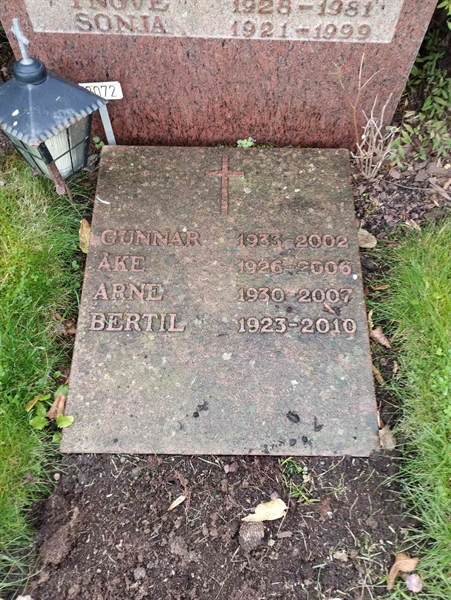 Grave number: Ö 28   104, 105