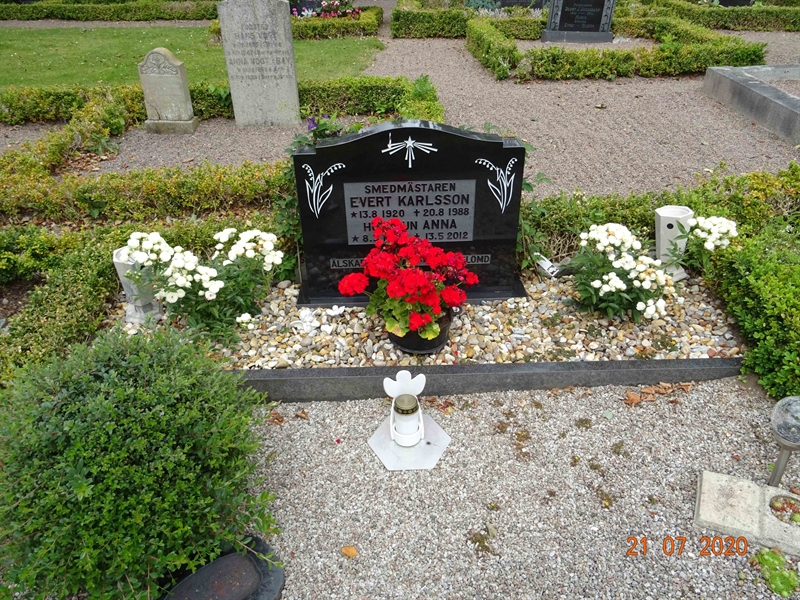 Grave number: NK 1 DF    12, 13