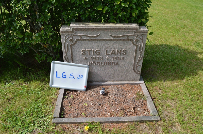 Grave number: LG S    24