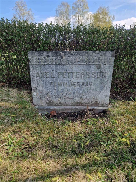 Grave number: 501 08 1230-1232