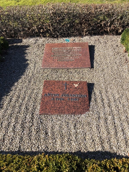 Grave number: FR B    14, 15