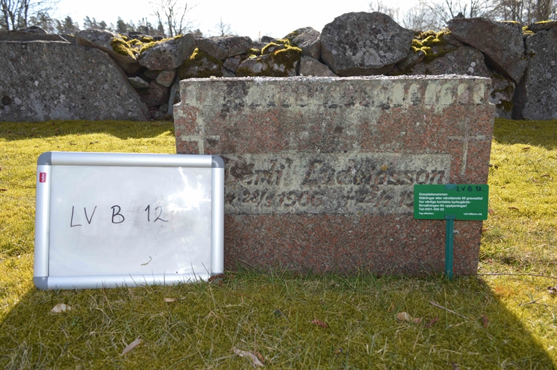 Grave number: LV B    12