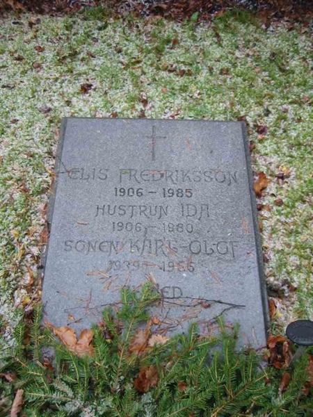 Grave number: KV 5     7-9