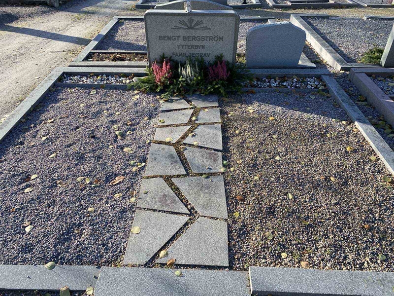 Grave number: 2 01    15