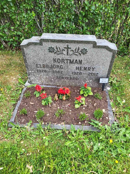 Grave number: kö 01 17   211-212