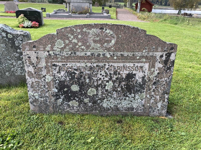 Grave number: 4 Me 09    35-37