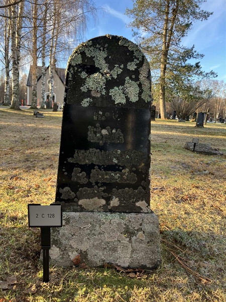 Hautatunnus: 2 C   128