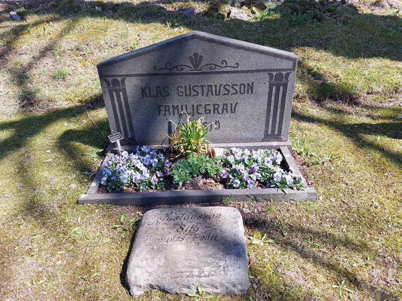 Grave number: HÖ 1   49, 50