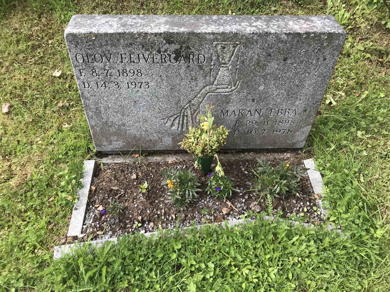 Grave number: UN D   124, 125