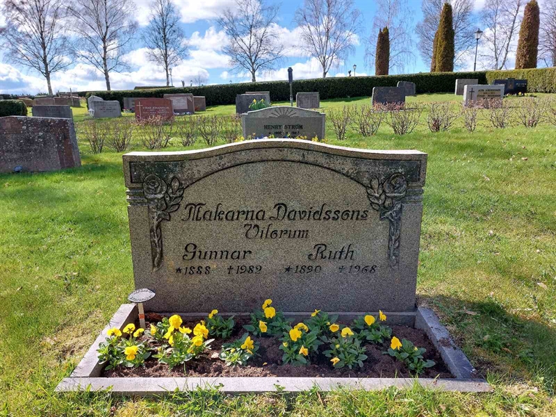 Grave number: HV 27   22, 23