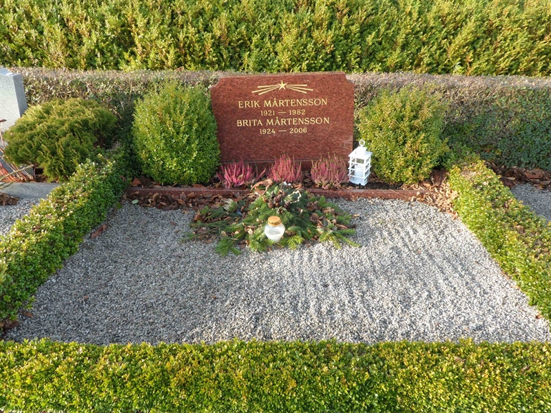Grave number: ÖTN NVK2   128, 129