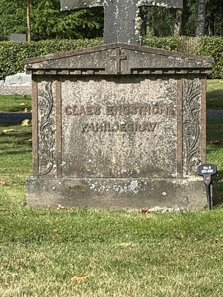 Grave number: 33 6   221-222