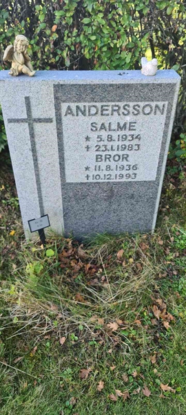 Grave number: M 16    9, 10