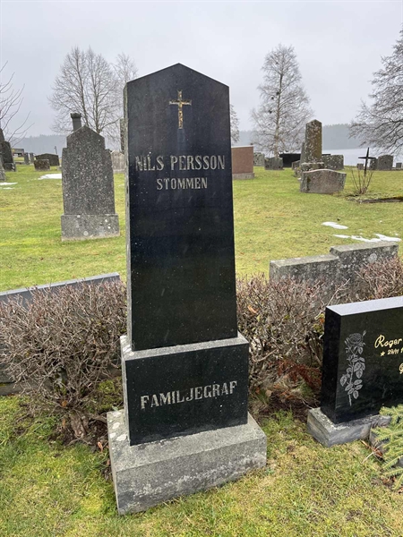 Grave number: Vårv Kv3 211+212