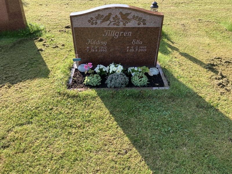 Grave number: R 02   273, 274